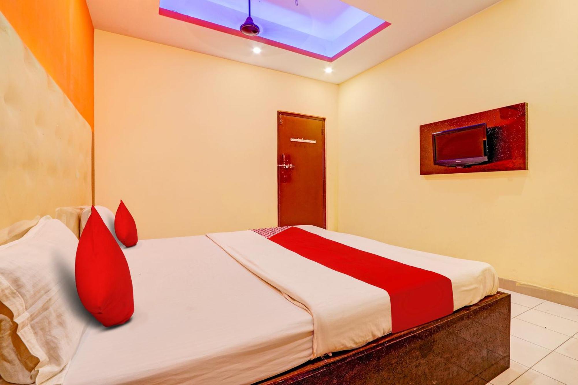 Oyo Flagship Hotel Samruddhi Lodge Nirmal  Екстер'єр фото