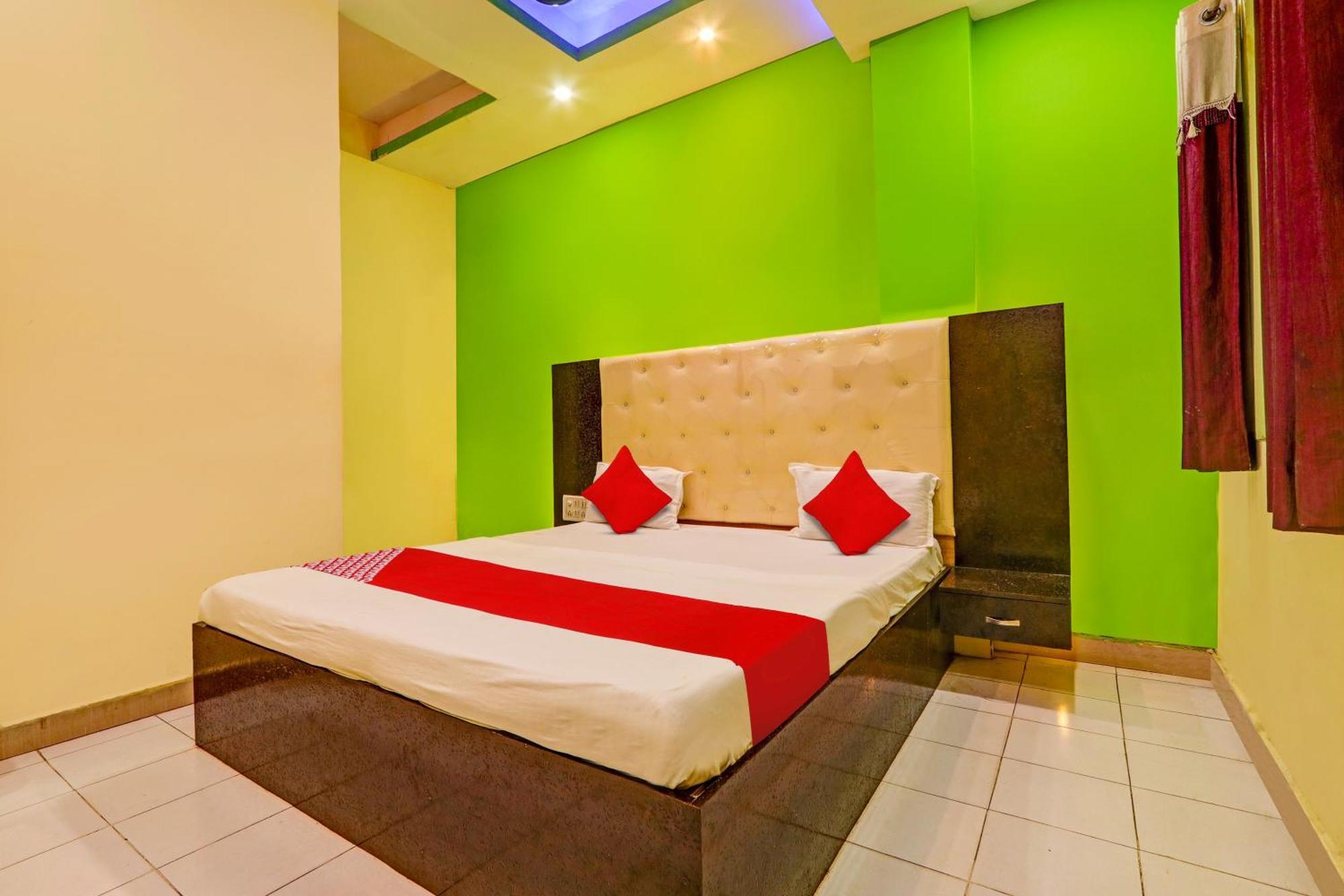 Oyo Flagship Hotel Samruddhi Lodge Nirmal  Екстер'єр фото