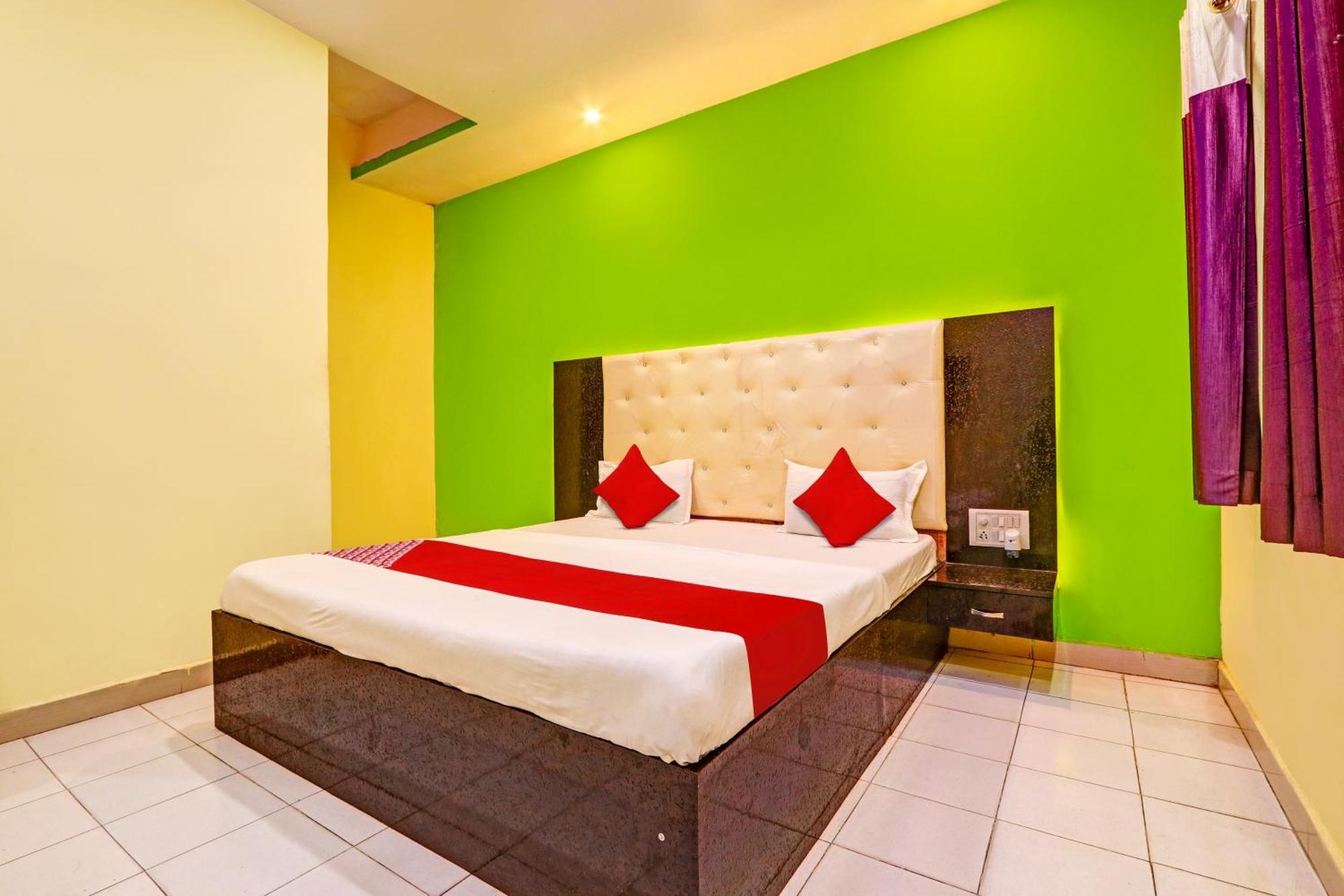 Oyo Flagship Hotel Samruddhi Lodge Nirmal  Екстер'єр фото
