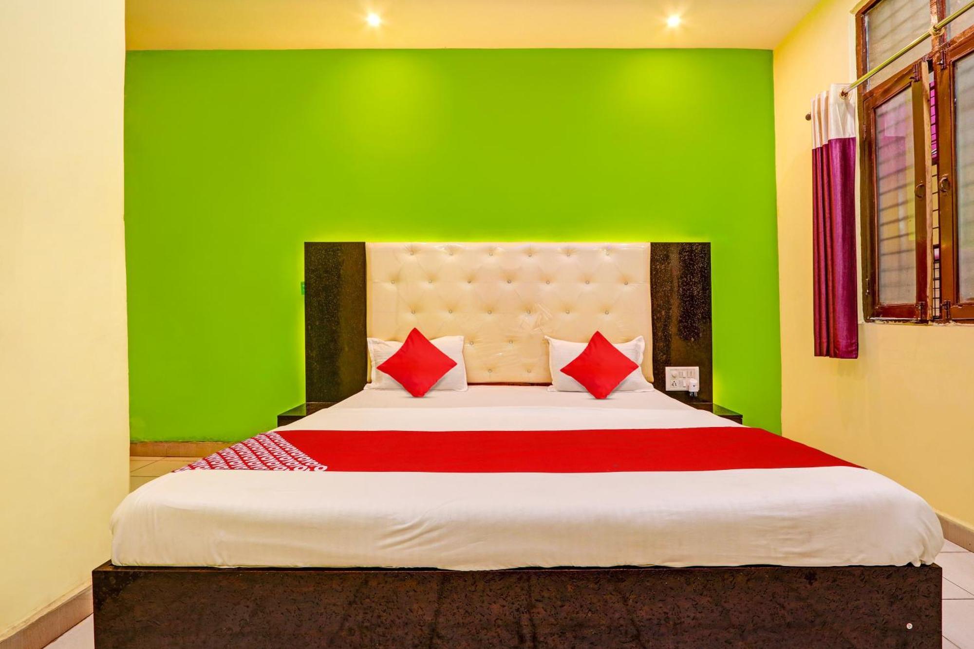 Oyo Flagship Hotel Samruddhi Lodge Nirmal  Екстер'єр фото