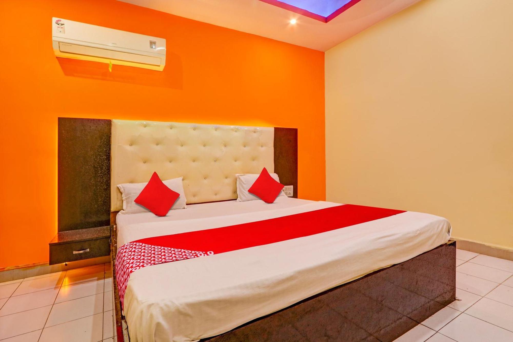 Oyo Flagship Hotel Samruddhi Lodge Nirmal  Екстер'єр фото