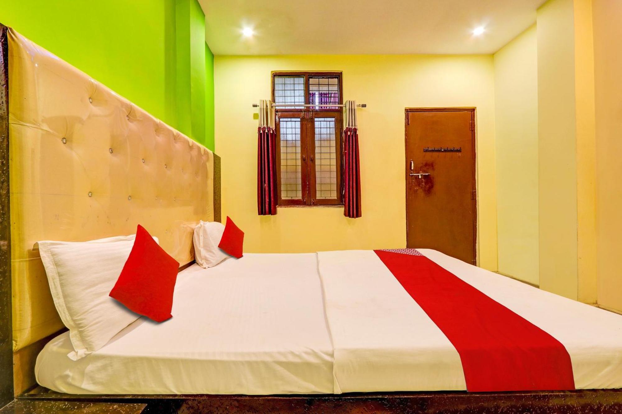 Oyo Flagship Hotel Samruddhi Lodge Nirmal  Екстер'єр фото
