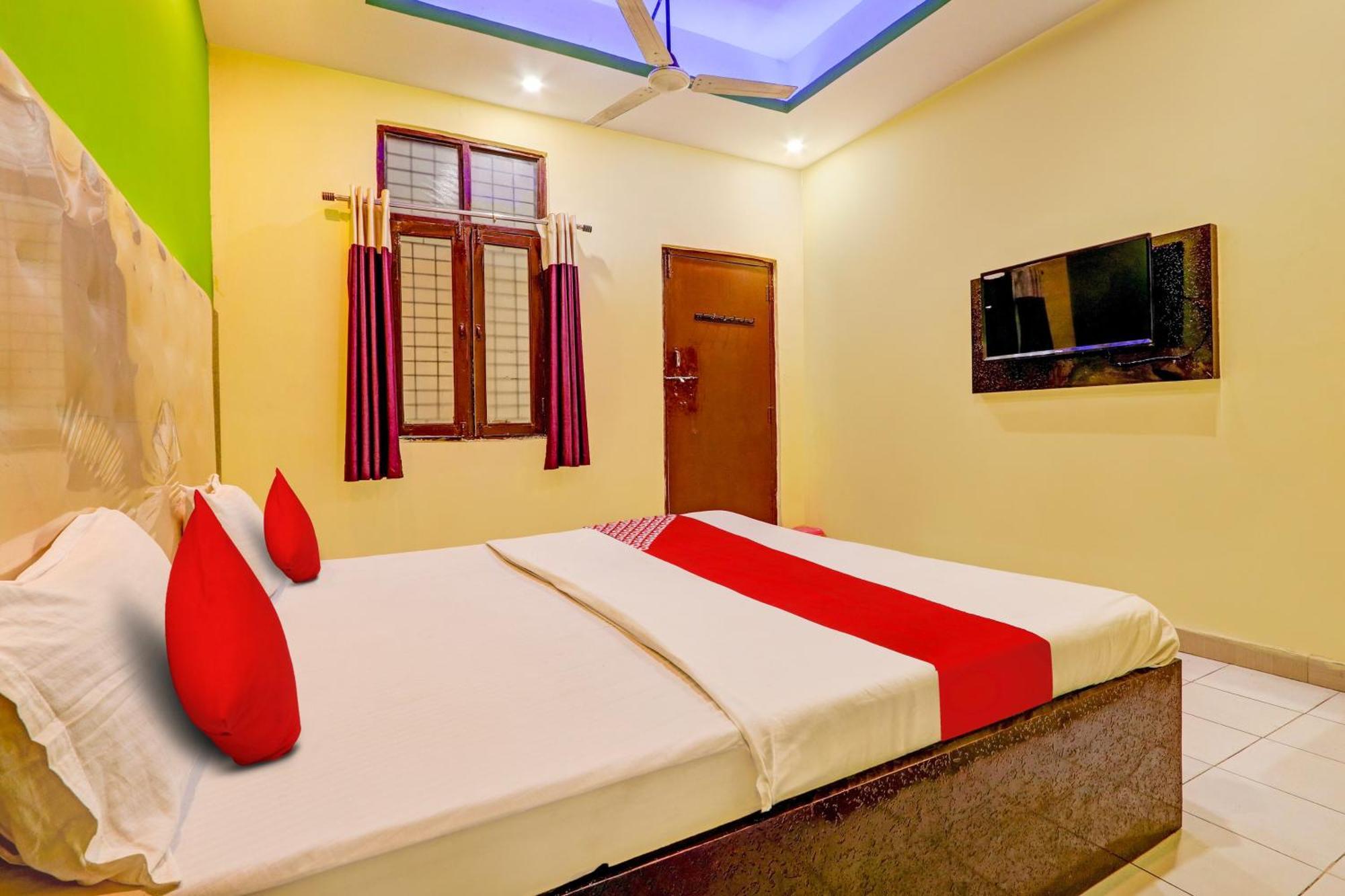 Oyo Flagship Hotel Samruddhi Lodge Nirmal  Екстер'єр фото
