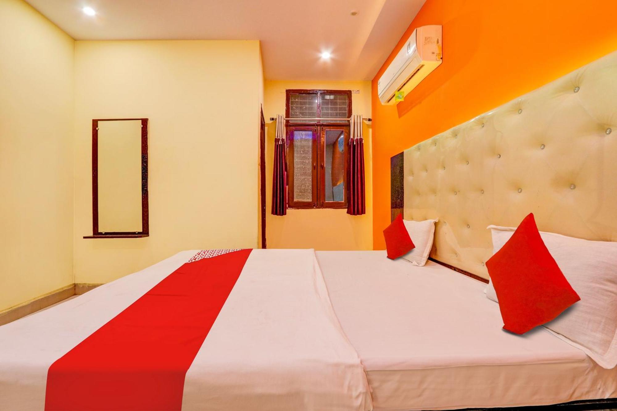 Oyo Flagship Hotel Samruddhi Lodge Nirmal  Екстер'єр фото
