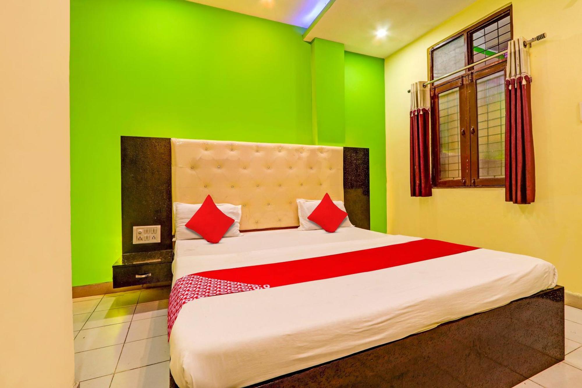 Oyo Flagship Hotel Samruddhi Lodge Nirmal  Екстер'єр фото