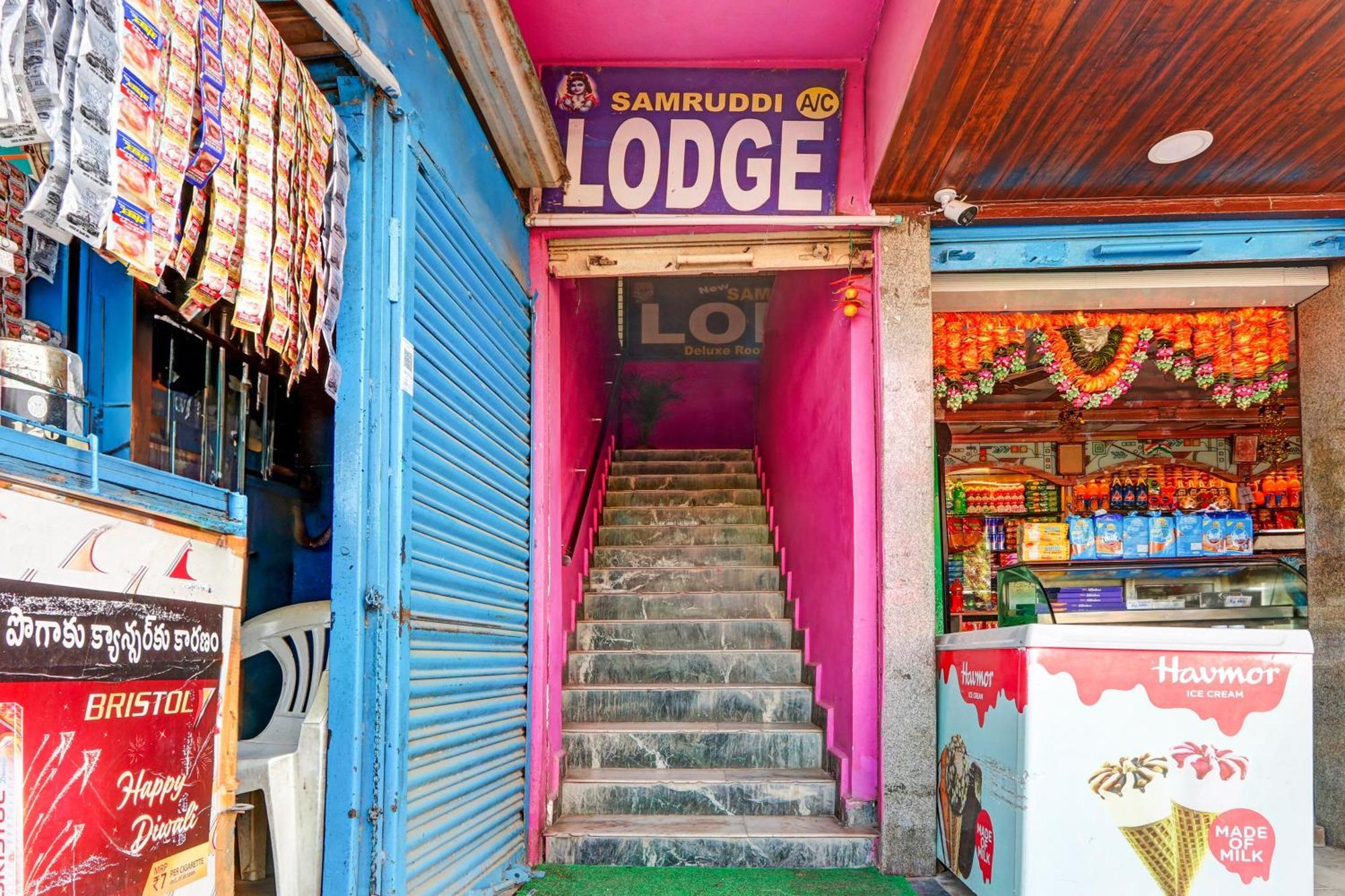 Oyo Flagship Hotel Samruddhi Lodge Nirmal  Екстер'єр фото
