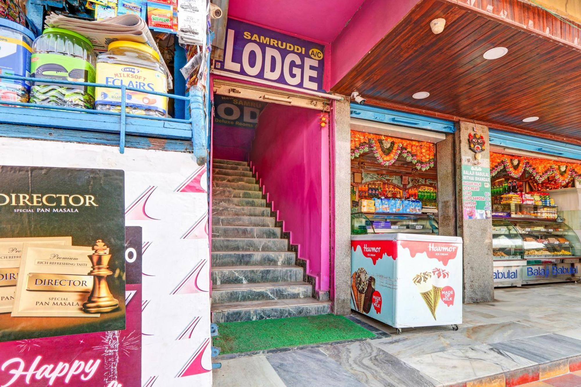 Oyo Flagship Hotel Samruddhi Lodge Nirmal  Екстер'єр фото
