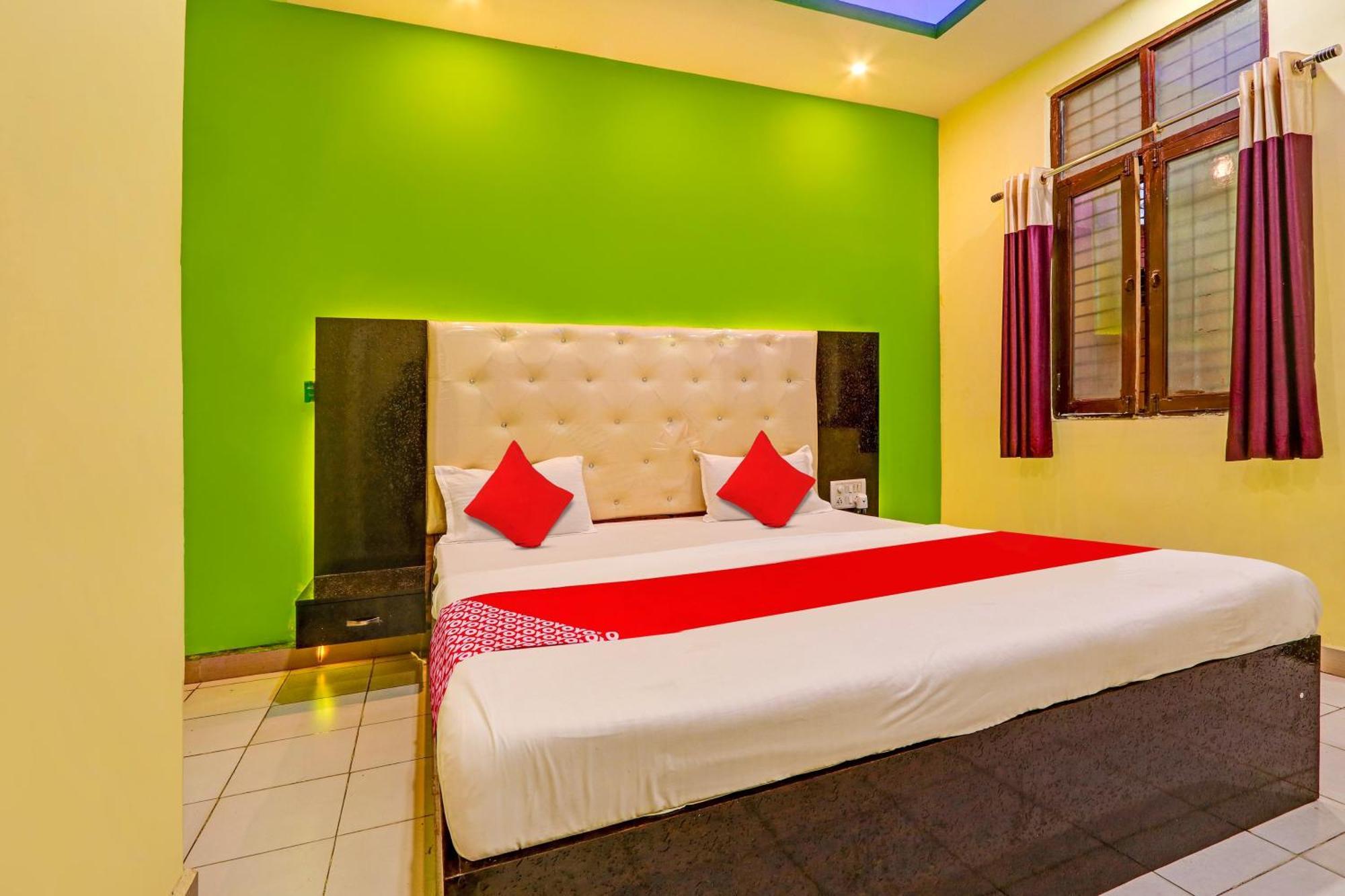 Oyo Flagship Hotel Samruddhi Lodge Nirmal  Екстер'єр фото